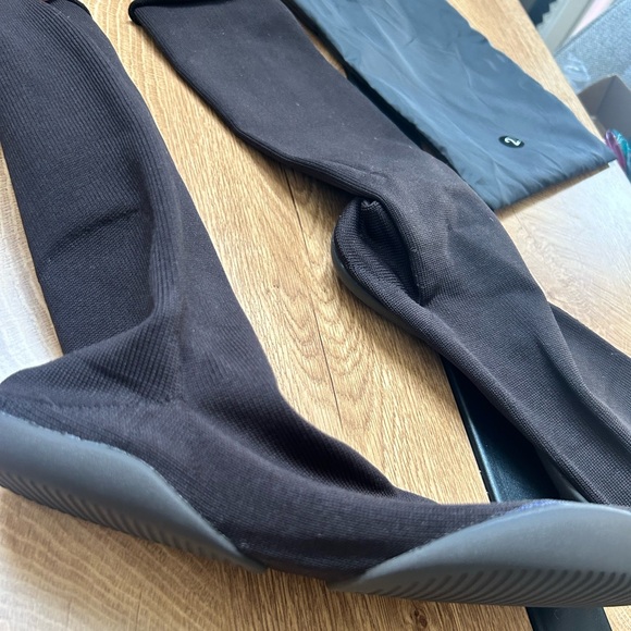 YZY PODS Brand New!! Limited Edition! Authentic! Brand New! #Yeezy - Picture 5 of 7